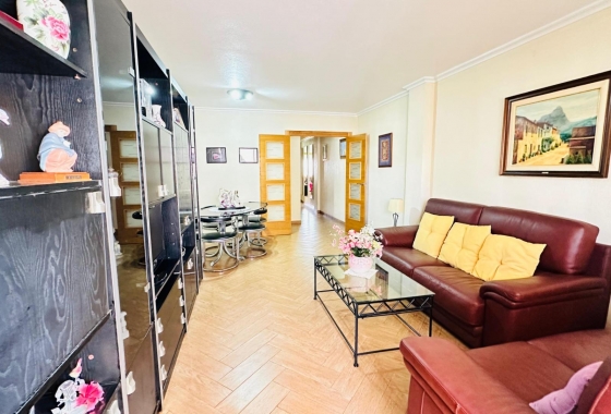 Resale - Apartment / flat - Torrevieja - Centro