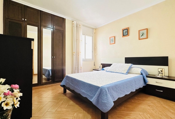 Resale - Apartment / flat - Torrevieja - Centro