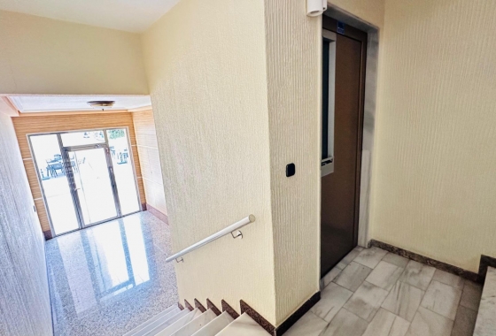 Resale - Apartment / flat - Torrevieja - Centro