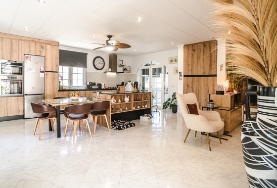 Resale - Villa - La Marina - Costa Blanca