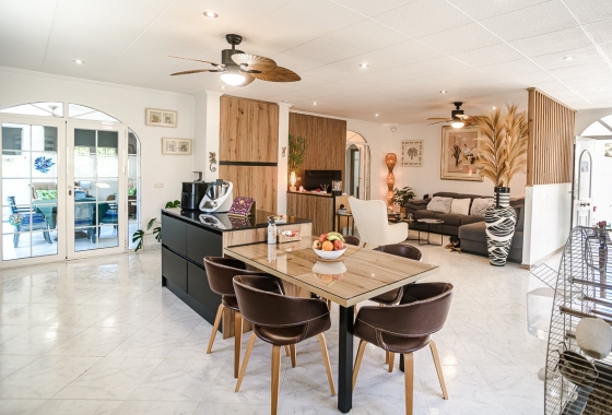Resale - Villa - La Marina - Costa Blanca