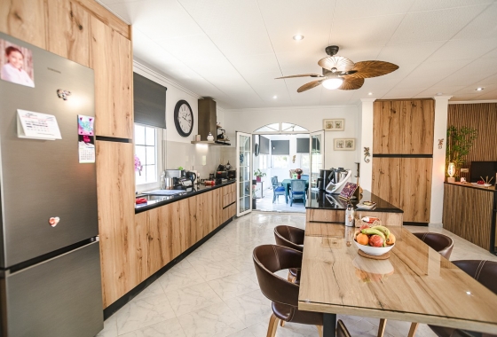 Resale - Villa - La Marina - Costa Blanca