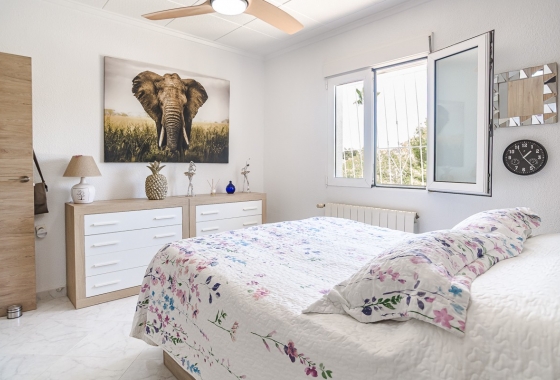 Resale - Villa - La Marina - Costa Blanca