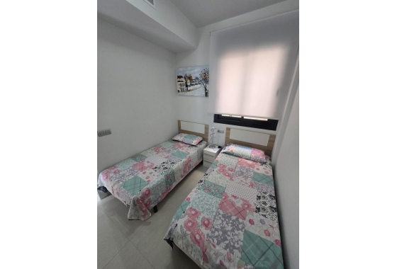 Resale - Apartment / flat - Torrevieja - Estacion De Autobuses