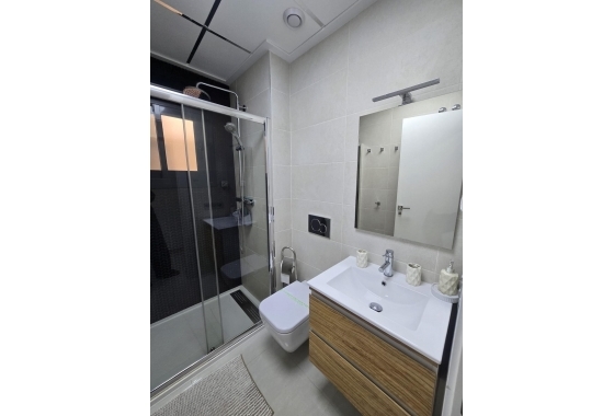 Resale - Apartment / flat - Torrevieja - Estacion De Autobuses
