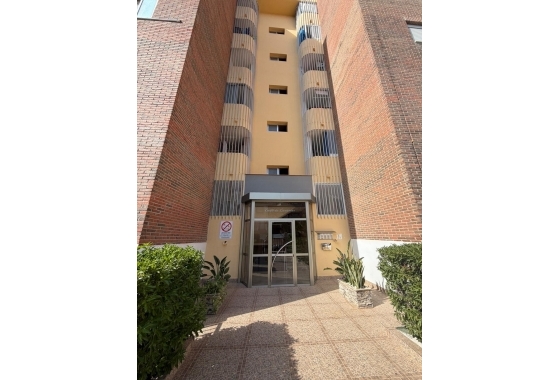 Resale - Apartment / flat - Torrevieja - Punta Prima