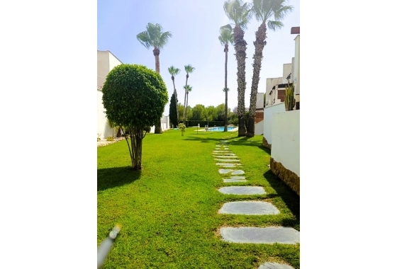Återförsäljning - Lägenhet / lägenhet - Orihuela Costa - Inland