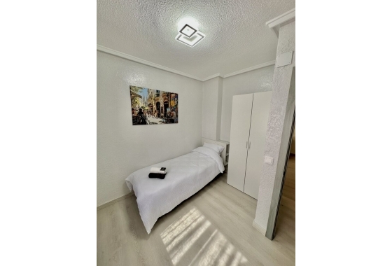 Resale - Apartment / flat - Torrevieja - Centro