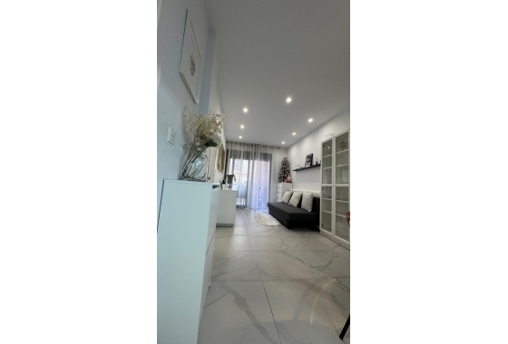 Resale - Apartment / flat - Torrevieja - Estacion De Autobuses