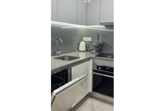 Resale - Apartment / flat - Torrevieja - Estacion De Autobuses