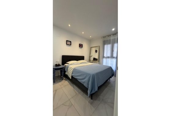 Resale - Apartment / flat - Torrevieja - Estacion De Autobuses