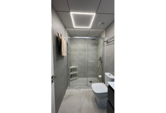 Resale - Apartment / flat - Torrevieja - Estacion De Autobuses