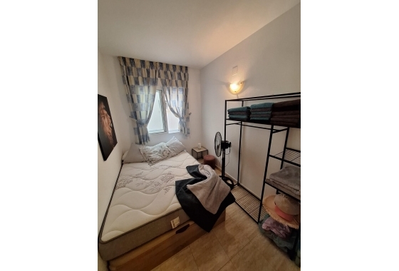 Resale - Apartment / flat - Torrevieja - Estacion De Autobuses