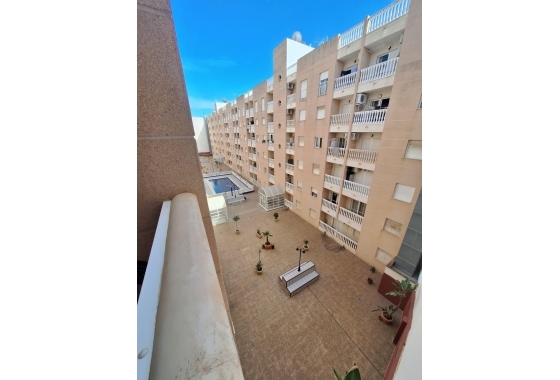 Resale - Apartment / flat - Torrevieja - Estacion De Autobuses