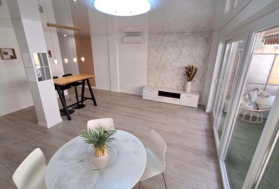 Herverkoop - Appartement / flat - Torrevieja - Playa Acecion