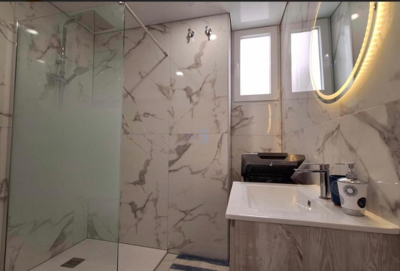 Herverkoop - Appartement / flat - Torrevieja - Playa Acecion