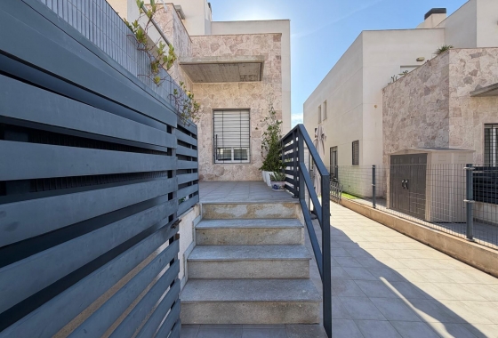 Herverkoop - Herenhuis - Torrevieja - aguas nuevas