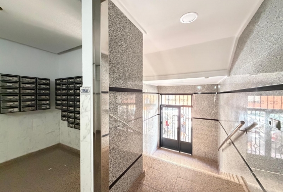 Herverkoop - Appartement / flat - Torrevieja - Las Piscinas Naturales