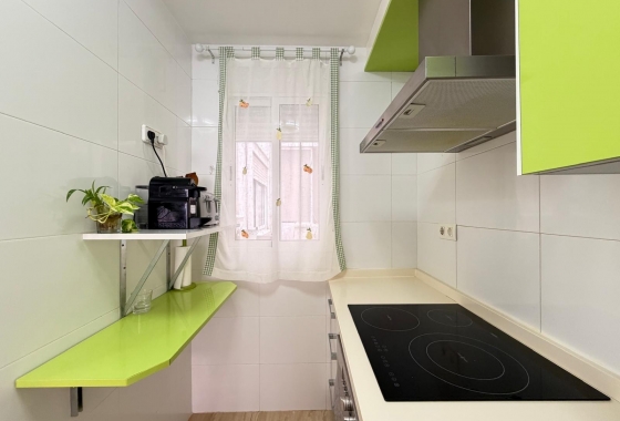 Herverkoop - Appartement / flat - Torrevieja - Paseo Maritimo