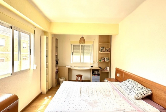 Herverkoop - Appartement / flat - Torrevieja - Estacion De Autobuses