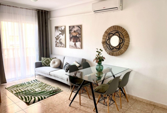 Herverkoop - Appartement / flat - Torrevieja - Centro