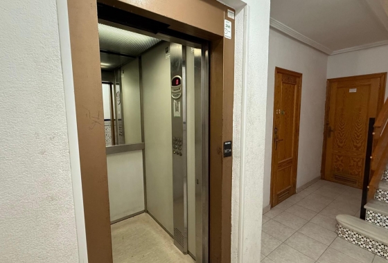 Herverkoop - Appartement / flat - Torrevieja - Habaneras