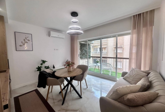 Herverkoop - Appartement / flat - Torrevieja - Estacion De Autobuses