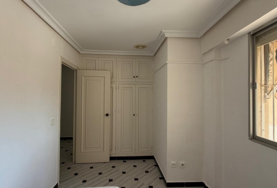 Resale - Apartment / flat - Torrevieja - Centro