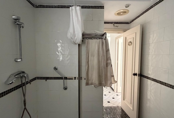 Resale - Apartment / flat - Torrevieja - Centro