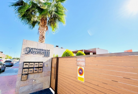 Перепродажа - Таунхаус - Los Montesinos - La Herada