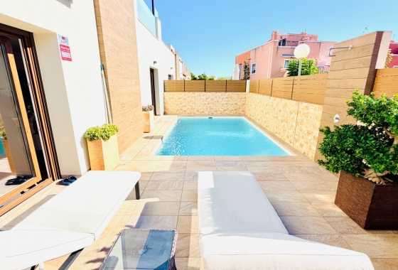 Перепродажа - Таунхаус - Los Montesinos - La Herada
