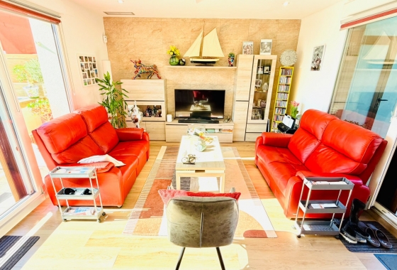 Перепродажа - Таунхаус - Los Montesinos - La Herada