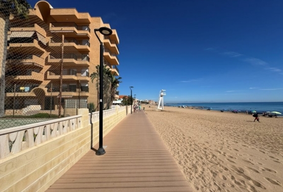 Resale - Apartment / flat - La Mata - Los Europeos