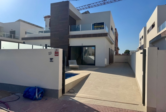 Resale - Villa - Daya Nueva - Centro