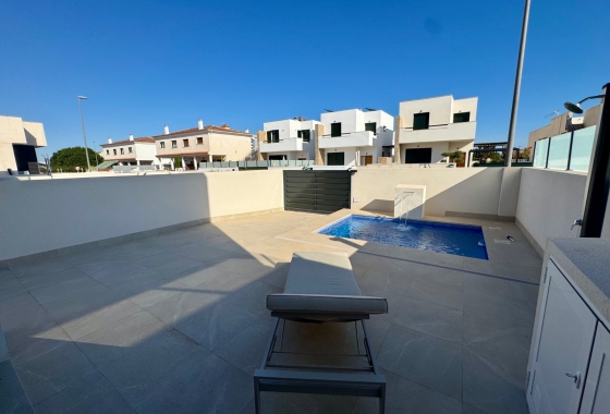 Resale - Villa - Daya Nueva - Centro