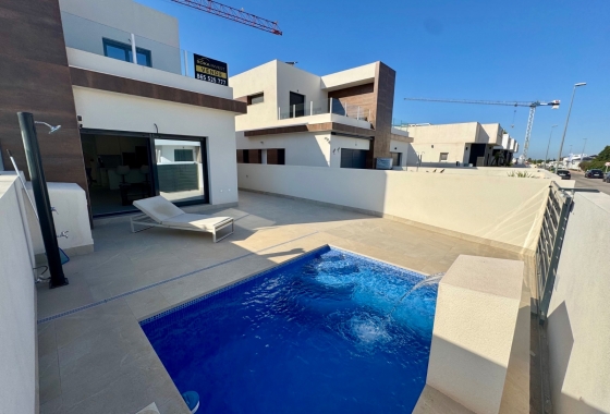 Resale - Villa - Daya Nueva - Centro