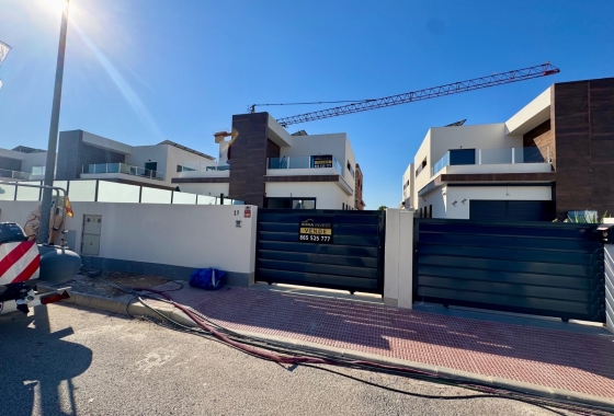 Resale - Villa - Daya Nueva - Centro