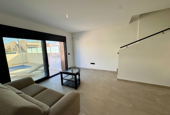 Resale - Villa - Daya Nueva - Centro