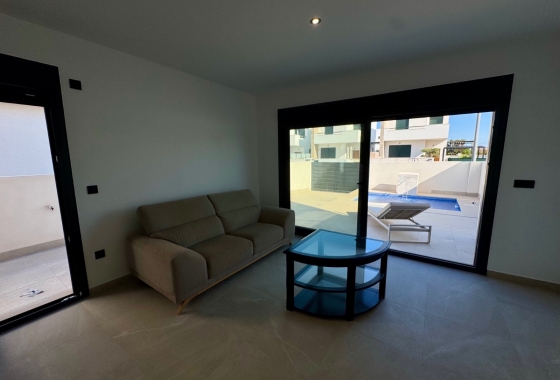 Resale - Villa - Daya Nueva - Centro