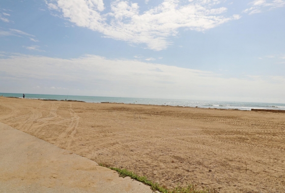 Resale - Apartment / flat - Torrevieja - La Mata Pueblo