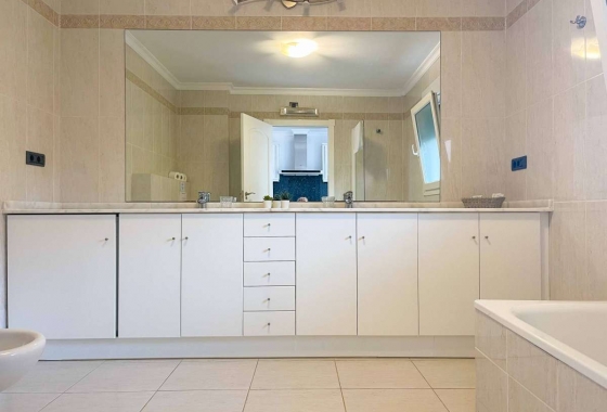 Resale - Apartment / flat - Benissa Costa - Costa Blanca