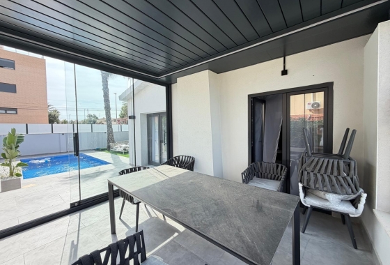 Herverkoop - Villa - Torrevieja - Punta Prima