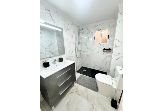 Resale - Apartment / flat - Torrevieja - Centro