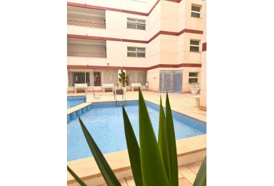 Resale - Apartment / flat - Torrevieja - Centro