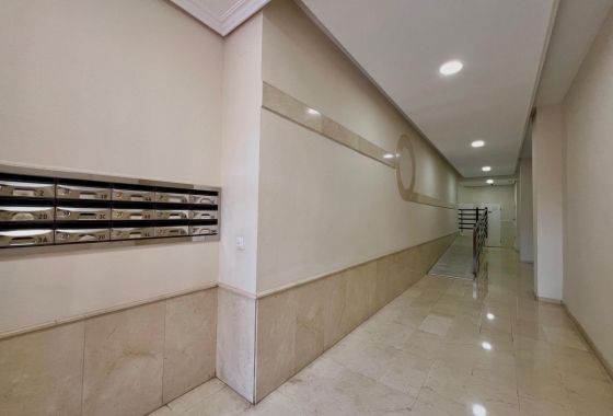 Herverkoop - Appartement / flat - Torrevieja - Puerto Deportivo