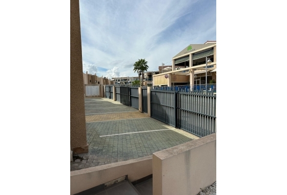 Herverkoop - Bungalow - Orihuela Costa - La Zenia