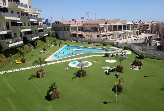 Herverkoop - Bungalow - Orihuela Costa - La Zenia
