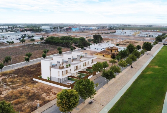 Obra nueva - Chalet - Pilar de la Horadada