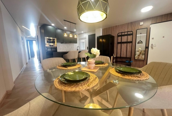Resale - Apartment / flat - Torrevieja - Estacion De Autobuses