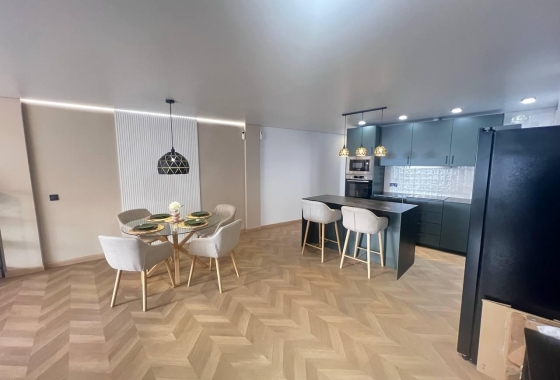 Resale - Apartment / flat - Torrevieja - Estacion De Autobuses